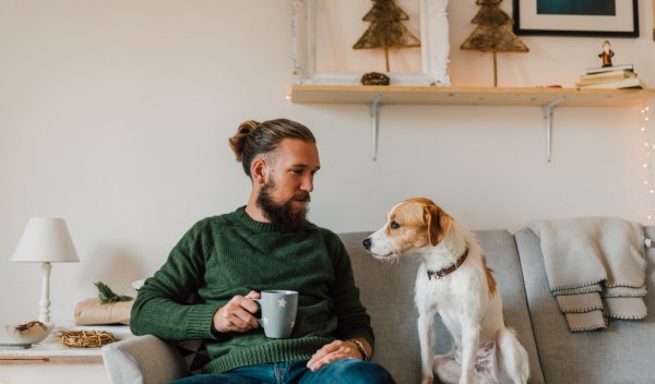 Hombre con su perro