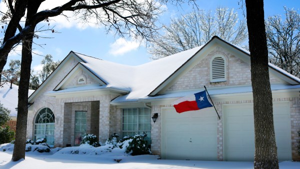 snowing in texas