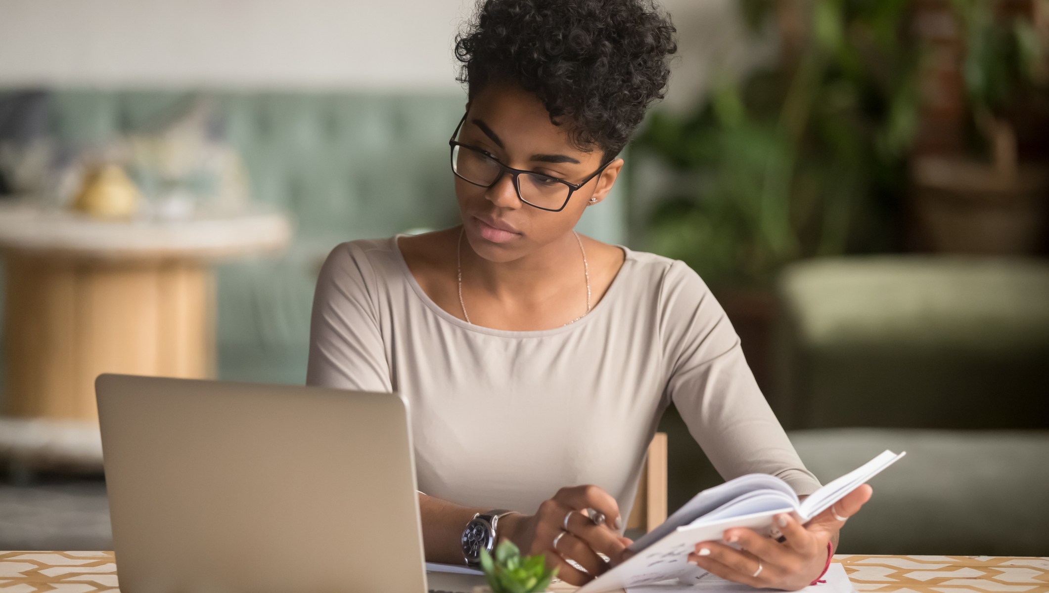 woman-focused-at-computer